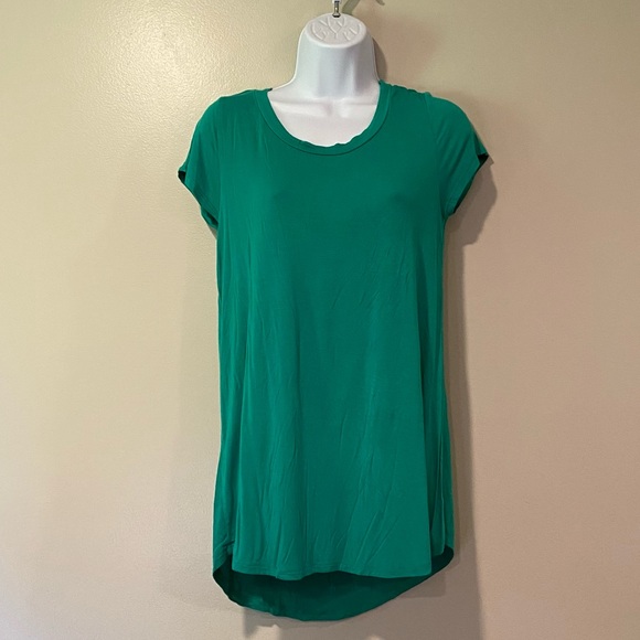 SALE: Chris and Carol Sz M Green Tunic Tshirt - Picture 1 of 4